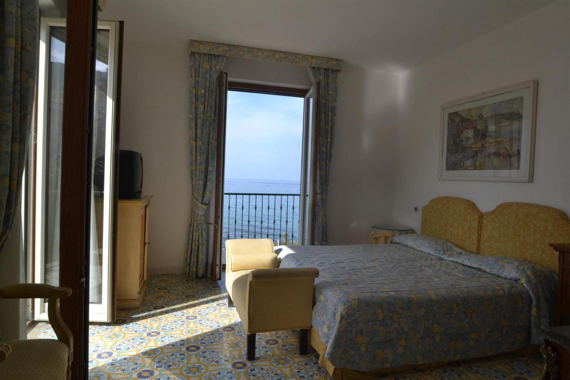 Hotel Villa Sirio Санта-Мария-ди-Кастеллабате Экстерьер фото