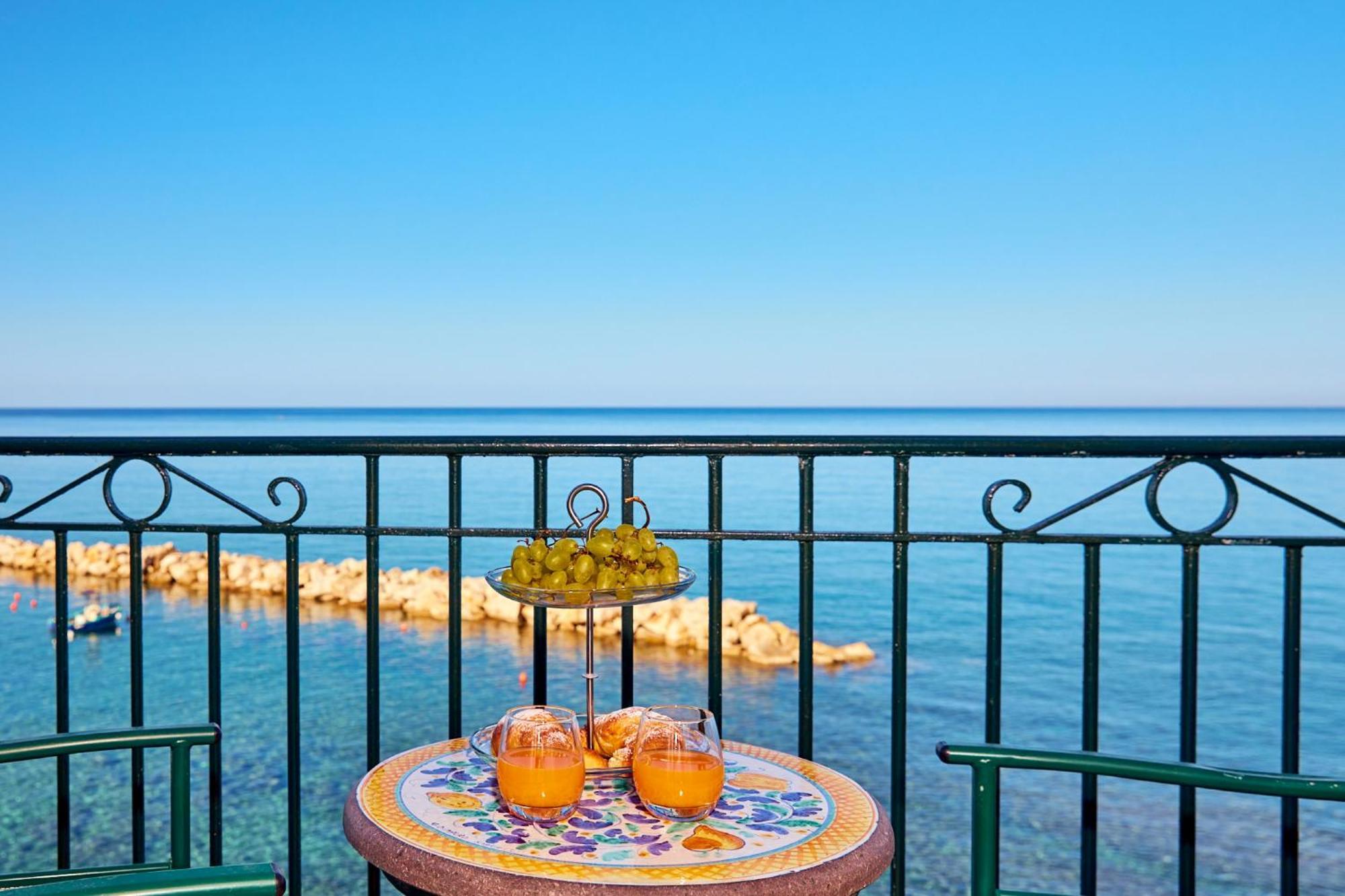 Hotel Villa Sirio Санта-Мария-ди-Кастеллабате Экстерьер фото