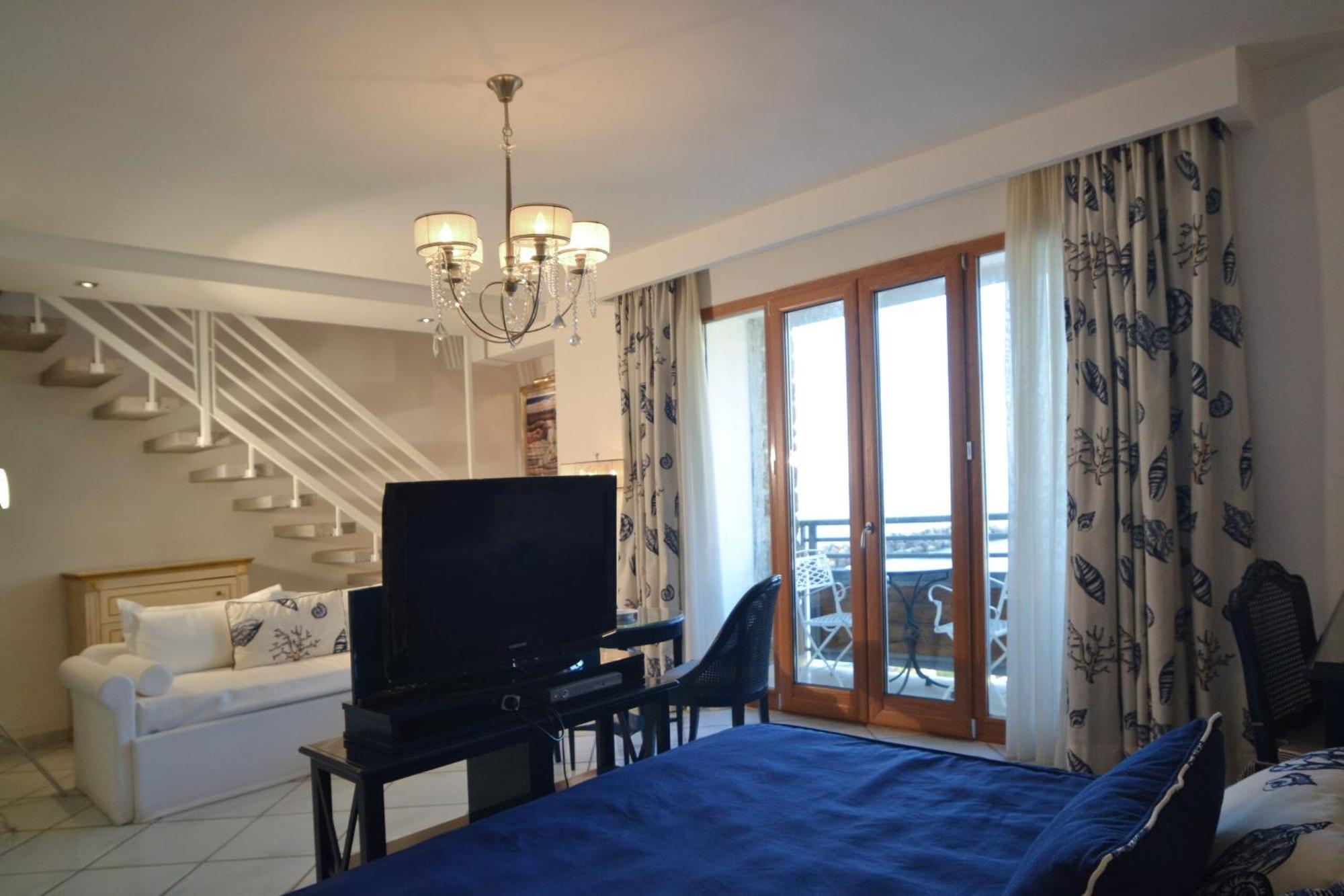 Hotel Villa Sirio Санта-Мария-ди-Кастеллабате Экстерьер фото