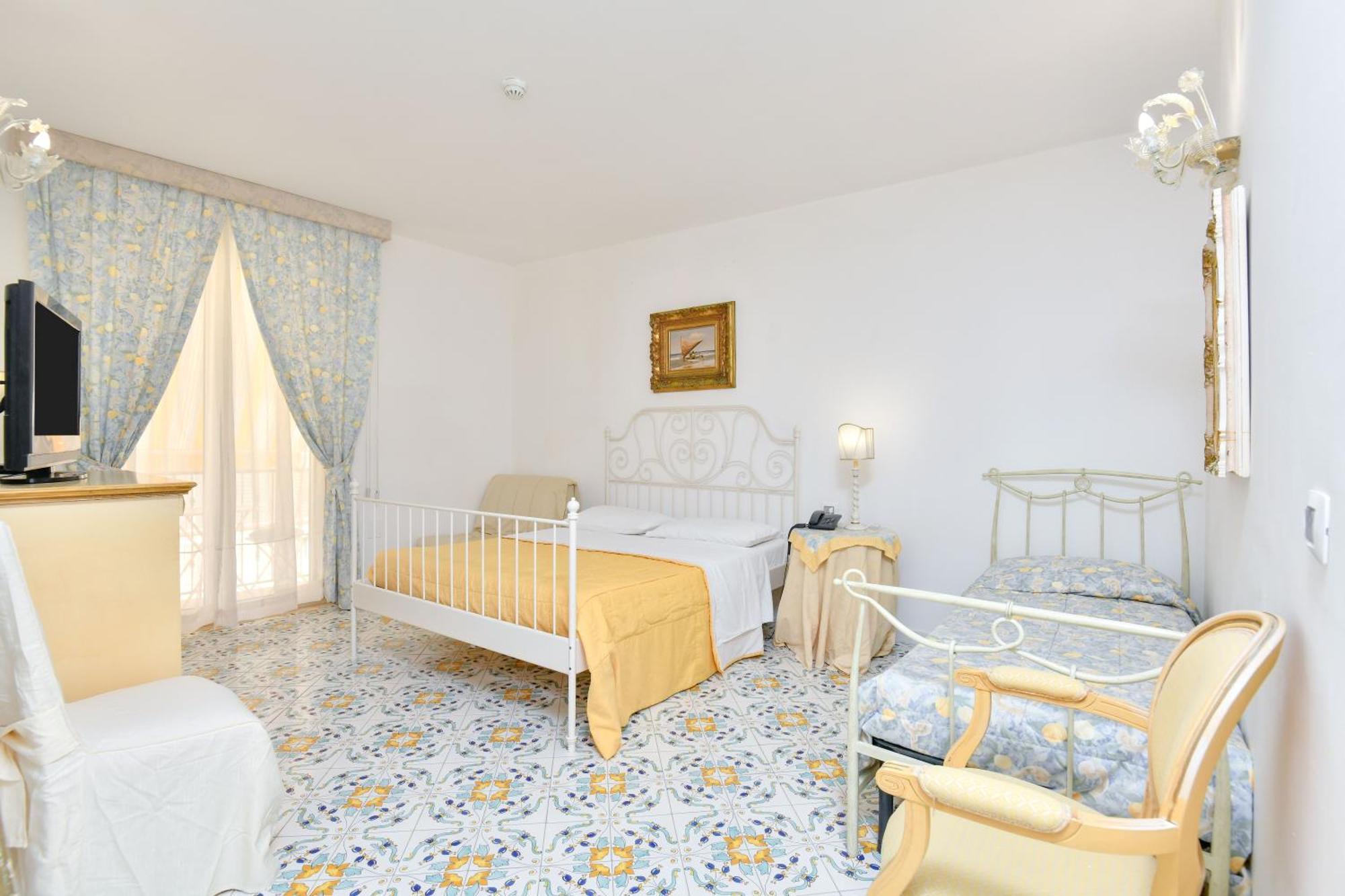 Hotel Villa Sirio Санта-Мария-ди-Кастеллабате Экстерьер фото